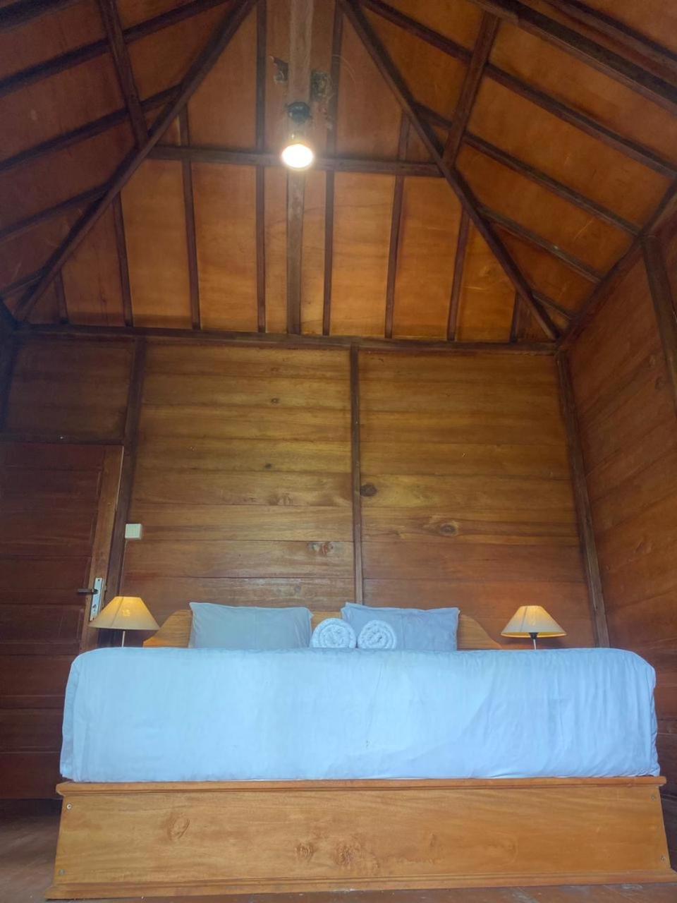 Uma D'Nyuh Homestay Singaraja  Luaran gambar