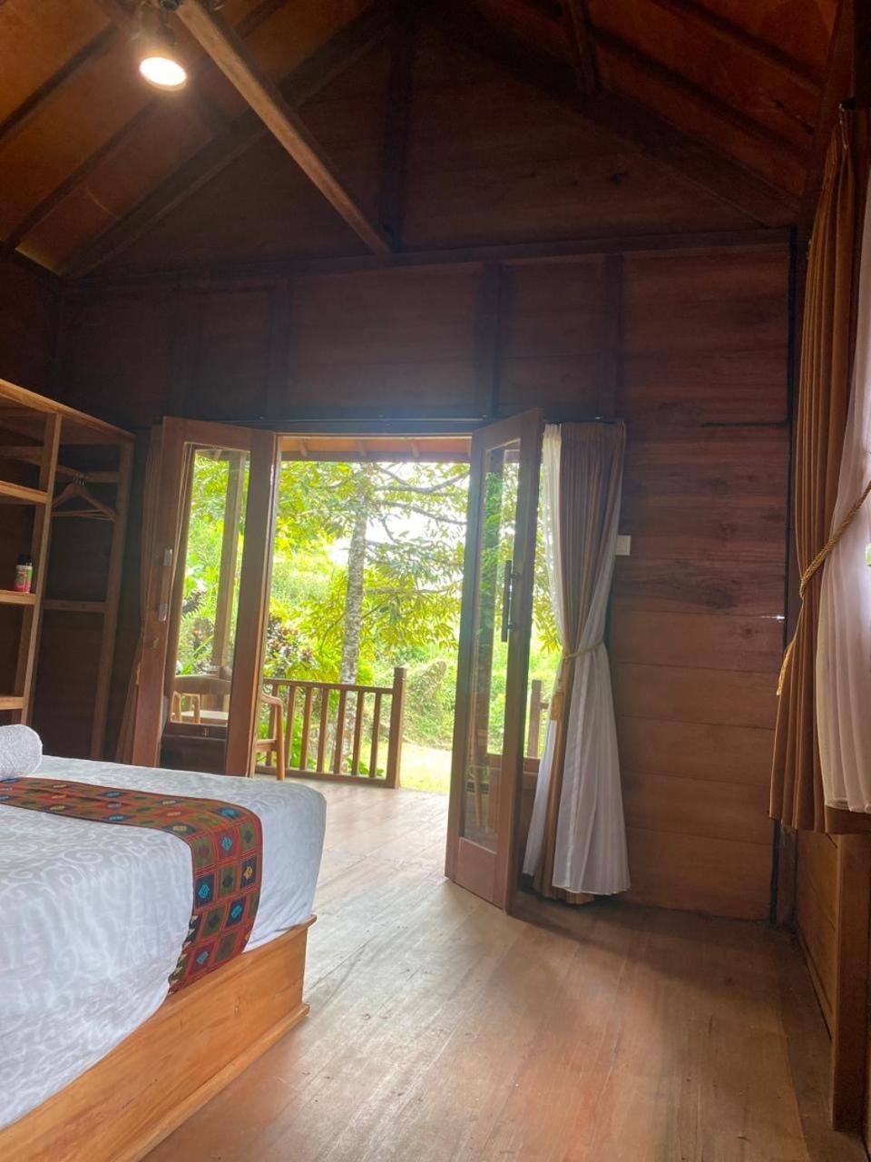 Uma D'Nyuh Homestay Singaraja  Luaran gambar