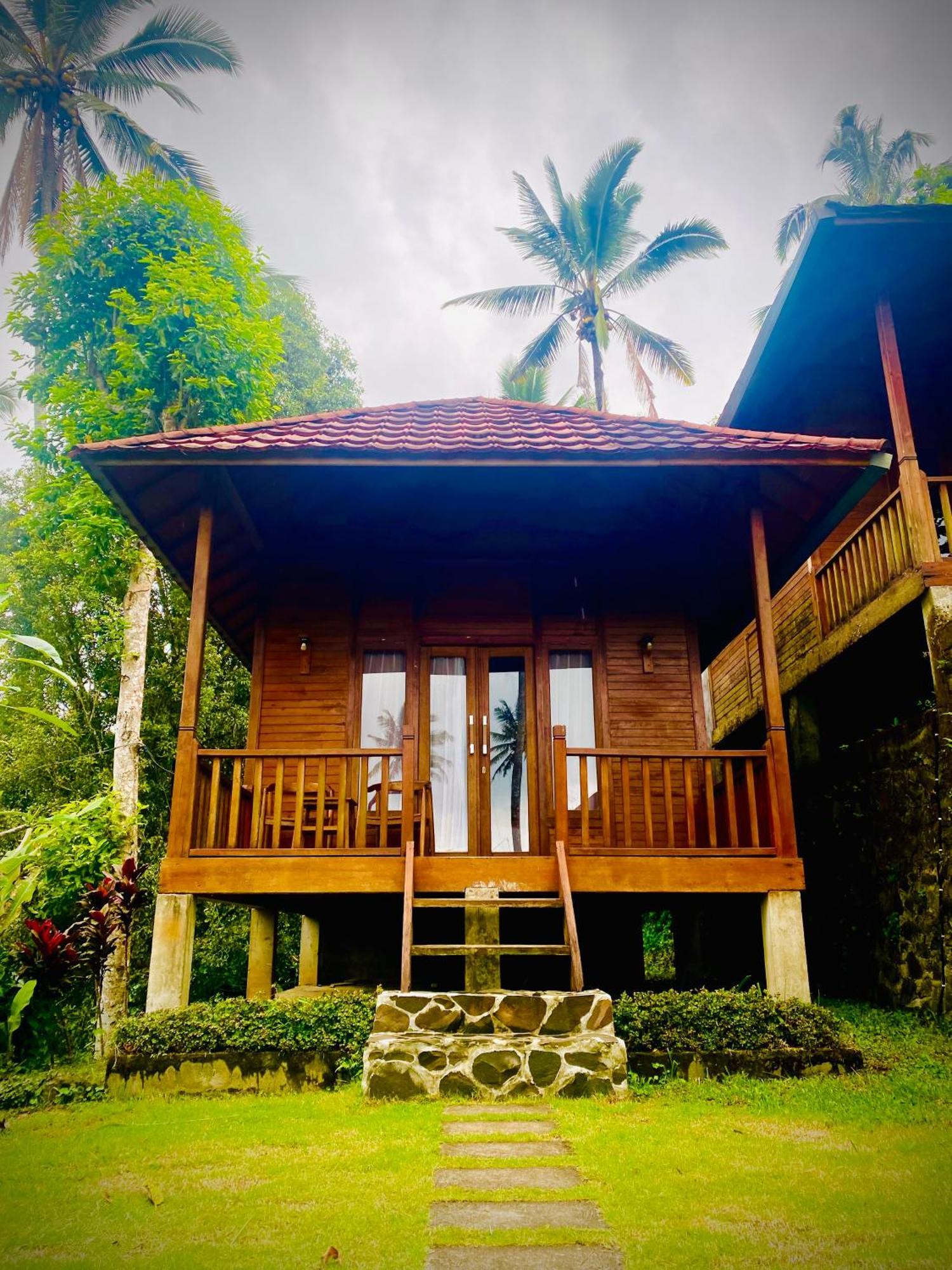 Uma D'Nyuh Homestay Singaraja  Luaran gambar